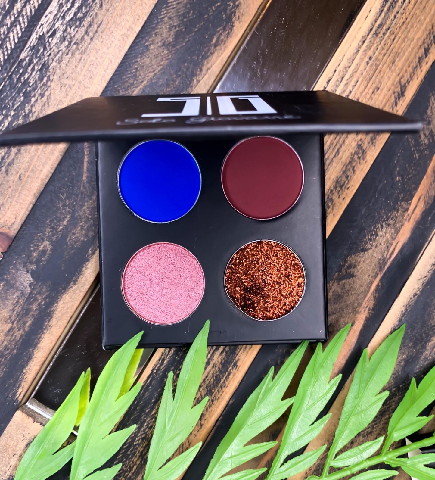 Matte & Glitter Mini Eyeshadow Palette