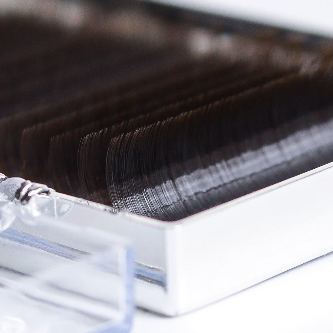 Brown Eyelash Extensions | C & D Curl | 0.07 & 0.10 | 7–17mm | 20 Lines