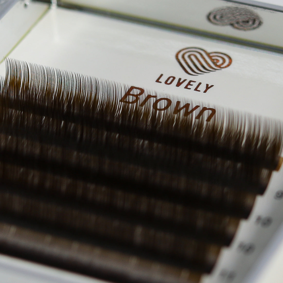 Brown Eyelash Extensions | C & D Curl | 0.07 & 0.10 | 7–17mm | 20 Lines