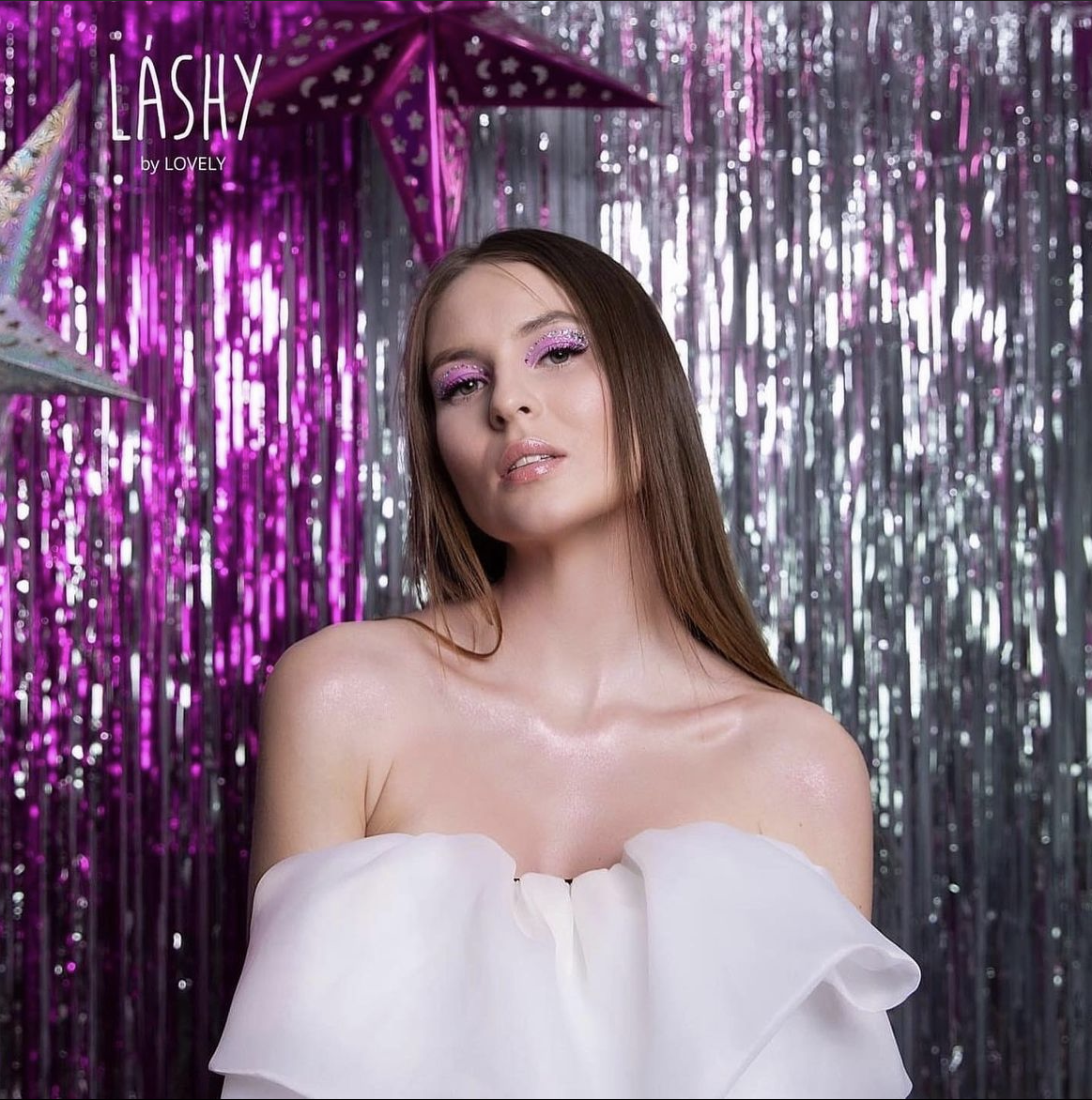 Lashy Green Eyelash Extensions | 16 Lines | Black | C D Curl | 0.07 & 0.10 | 5–15mm